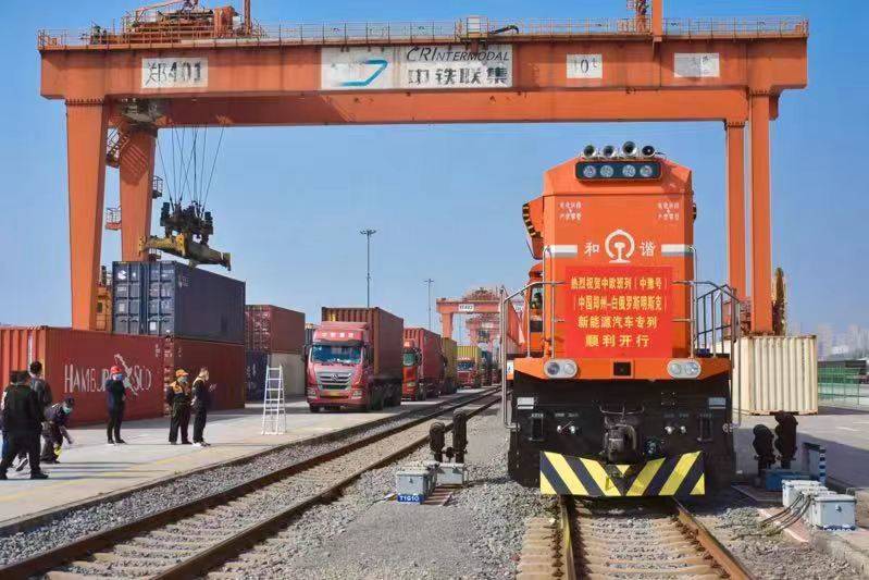 獻(xiàn)禮二十大！中歐班列（中豫號(hào)）鄭州-明斯克“新能源汽車(chē)”專(zhuān)列發(fā)車(chē)